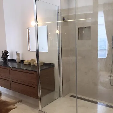 Luxury Apt. Le Marais-pompidou. 2br/2ba. A/c * 파리