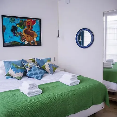 Luxury Apt. Le Marais-pompidou. 2br/2ba. A/c Apartment Paris