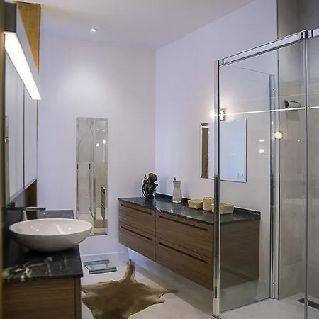 Luxury Apt. Le Marais-pompidou. 2br/2ba. A/c 아파트