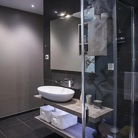 Luxury Apt. Le Marais-pompidou. 2br/2ba. A/c 아파트 *