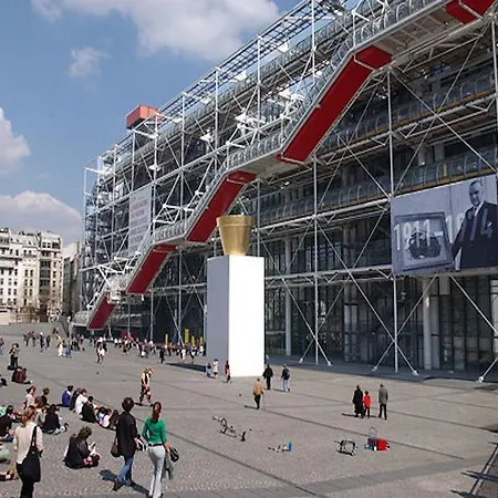 Luxury Apt. Le Marais-pompidou. 2br/2ba. A/c